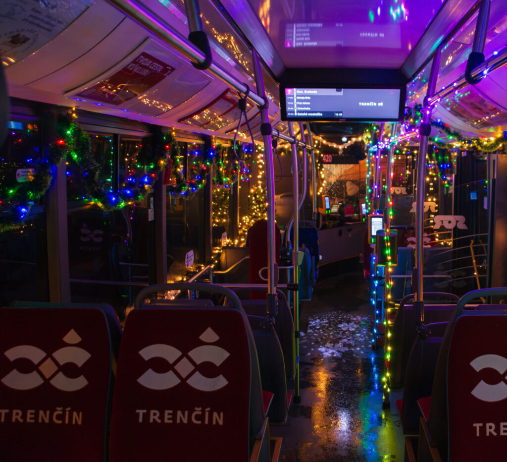 Vianočný autobus na linkách MHD v Trenčíne